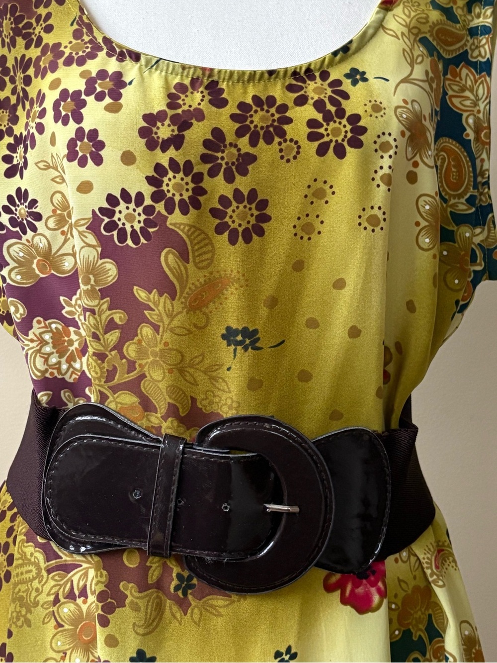 Wide Elastic Fashion Belt with Dark Brown Patent Buckle